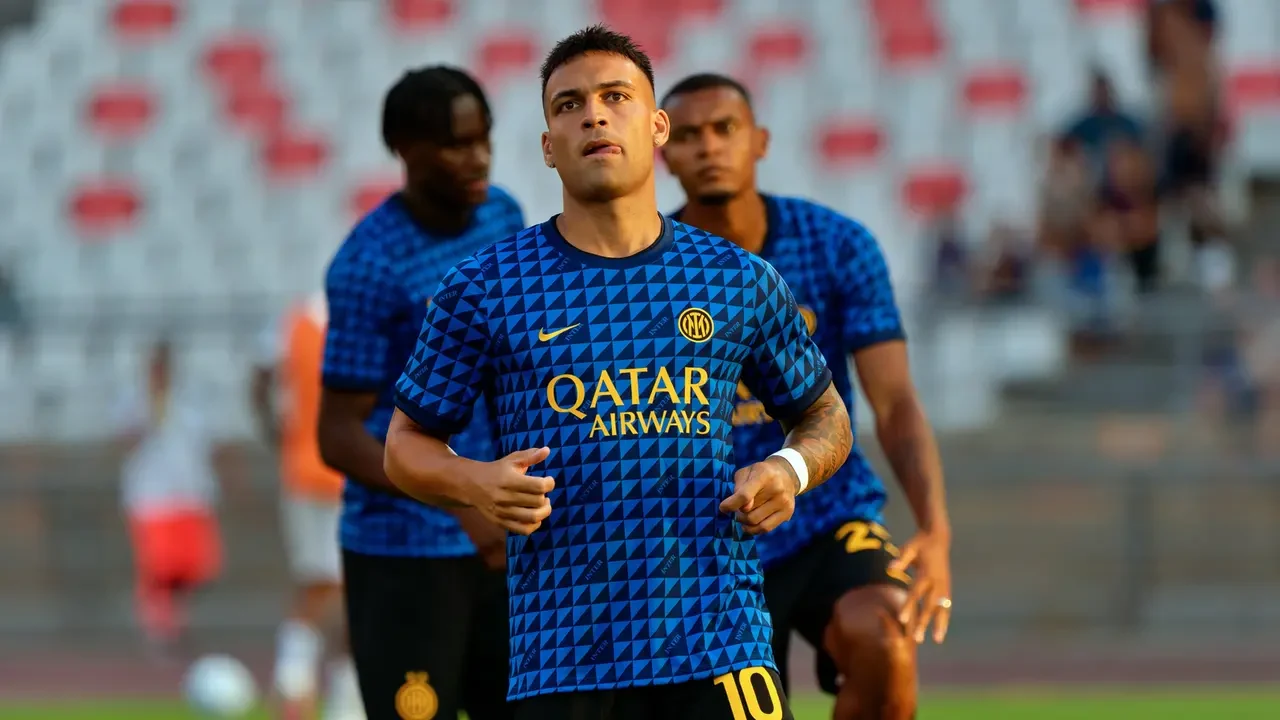 Chivu blinda Lautaro nonostante il Barcellona: "Il mercato è bastardo, ma lo vogliamo qui"