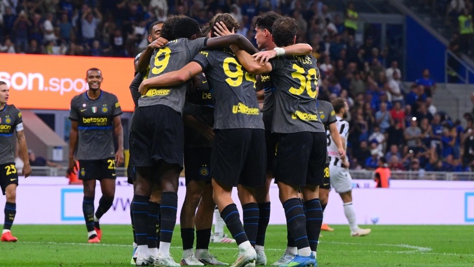 Inter-Udinese 5-3, rimonta da pazzi a San Siro: Barella trascina Chivu, ora c’è la Roma