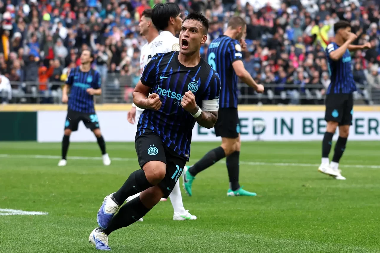 Lautaro Martinez esulta con la maglia dell’Inter: i nerazzurri pronti alla sfida decisiva col River Plate per il pass agli ottavi