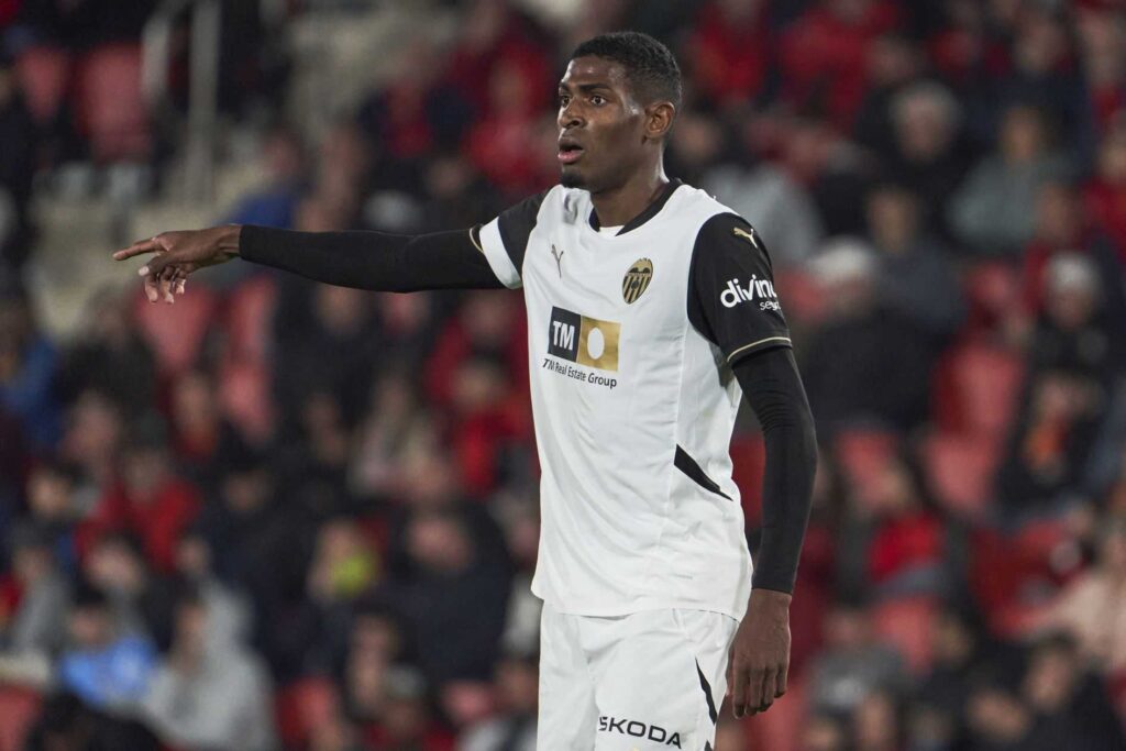 Il difensore Cristhian Mosquera del Valencia durante una partita della Liga 2024