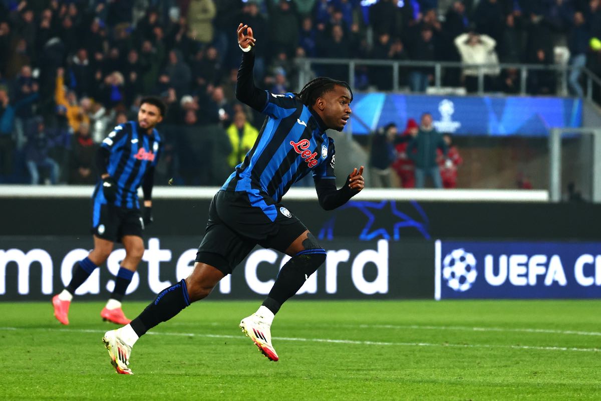 Lookman con la maglia dell'Atalanta