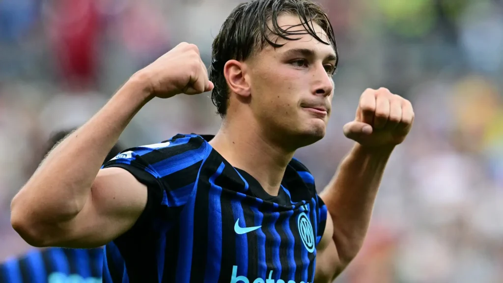 Pio Esposito con la maglia dell'Inter