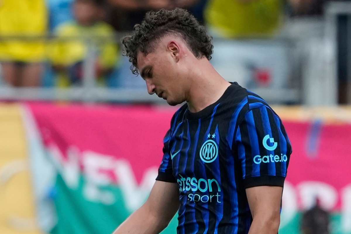 Sebastiano Esposito con la maglia dell'Inter