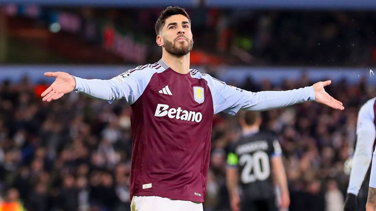 Marco Asensio con la maglia dell'Aston Villa