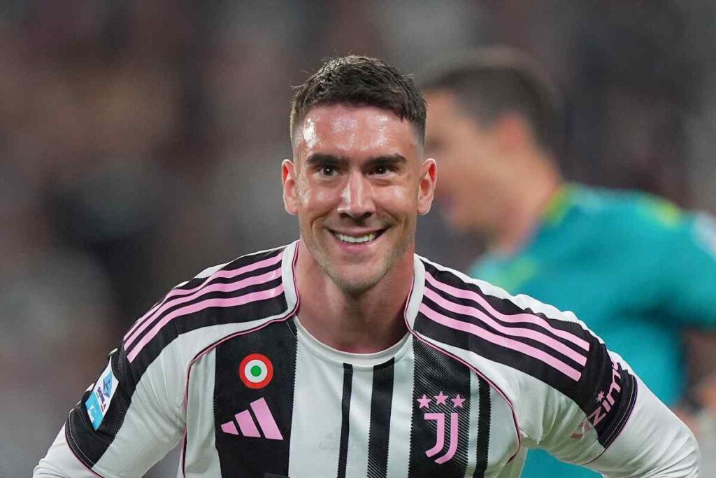 Dusan Vlahovic con la maglia della Juventus