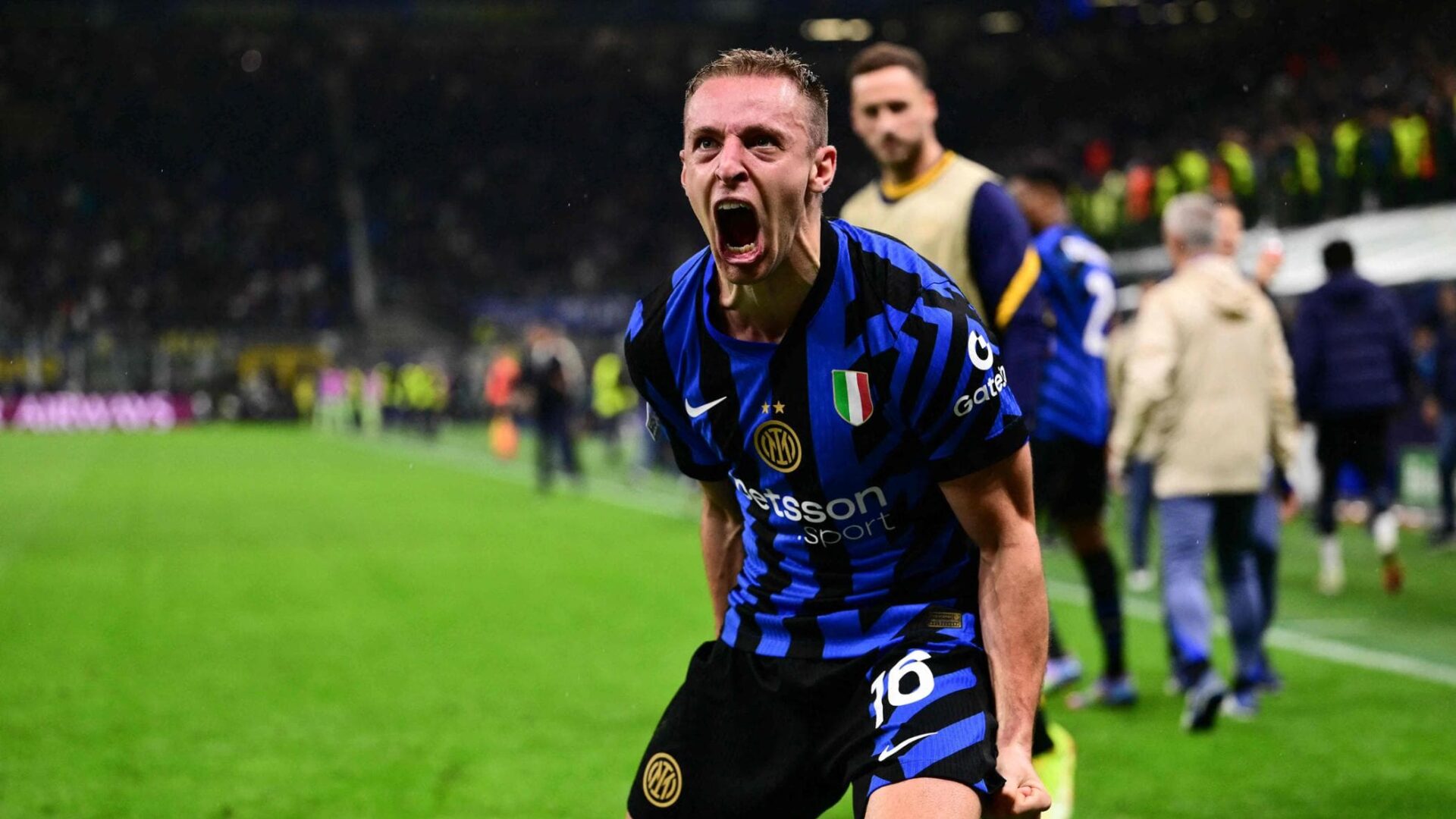 Davide Frattesi con la maglia dell'Inter