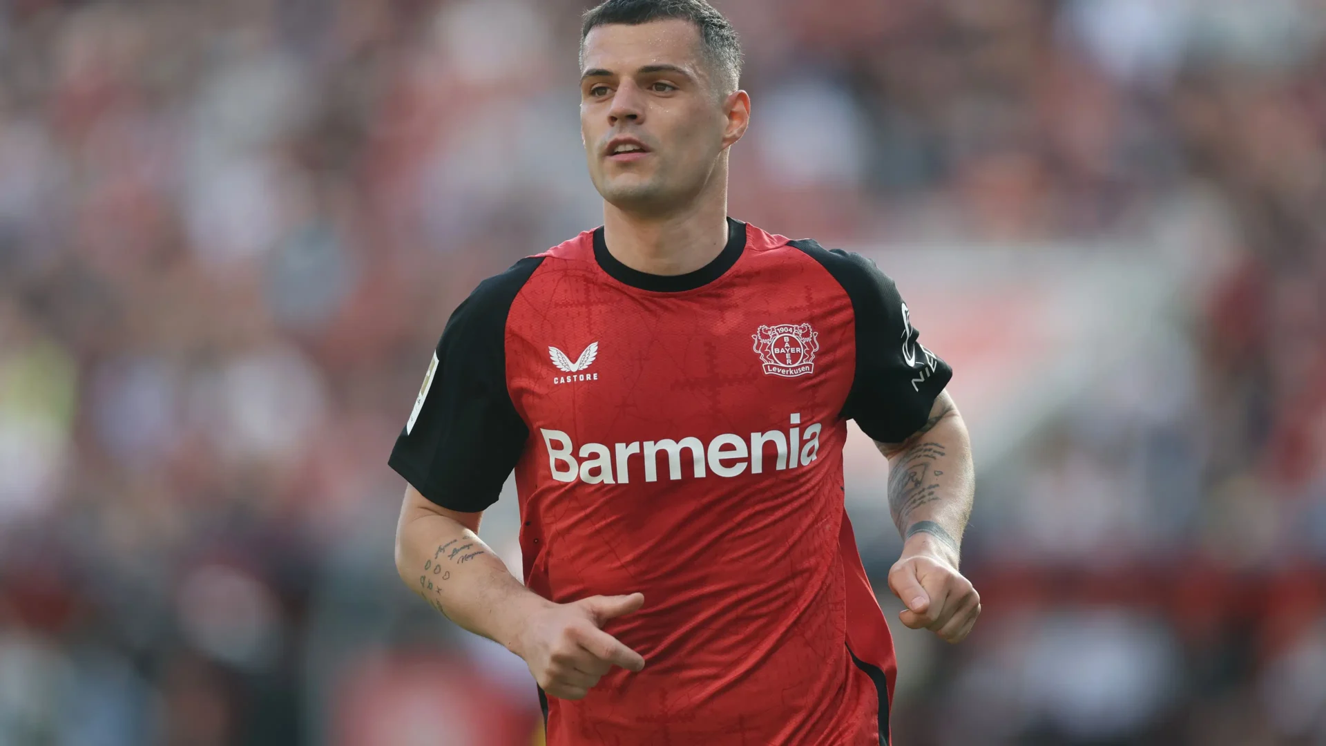 Granit Xhaka con la maglia del Bayer Leverkusen