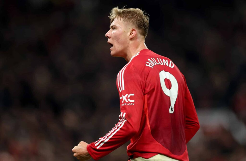 Rasmus Hojlund con la maglia del Manchester United