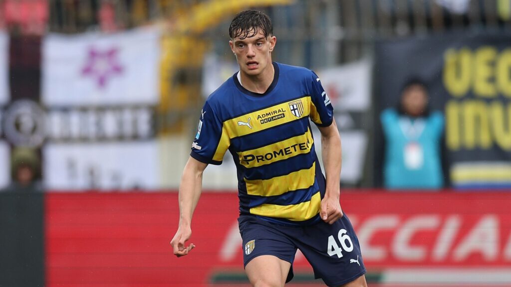 Leoni con la maglia del Parma