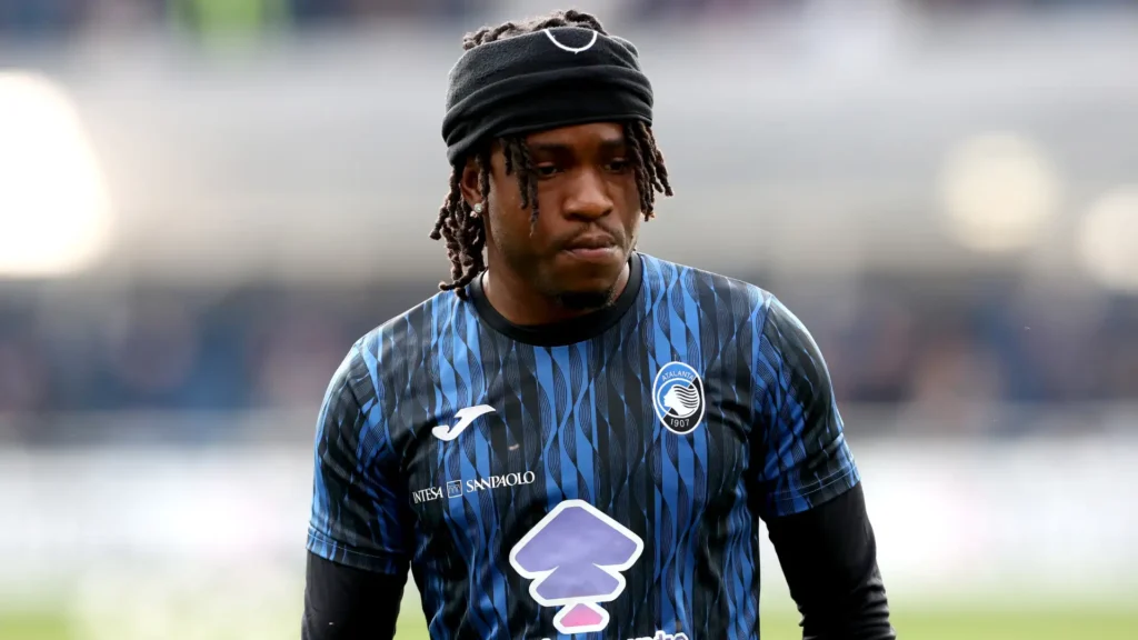 Ademola Lookman con la maglia dell'Atalanta