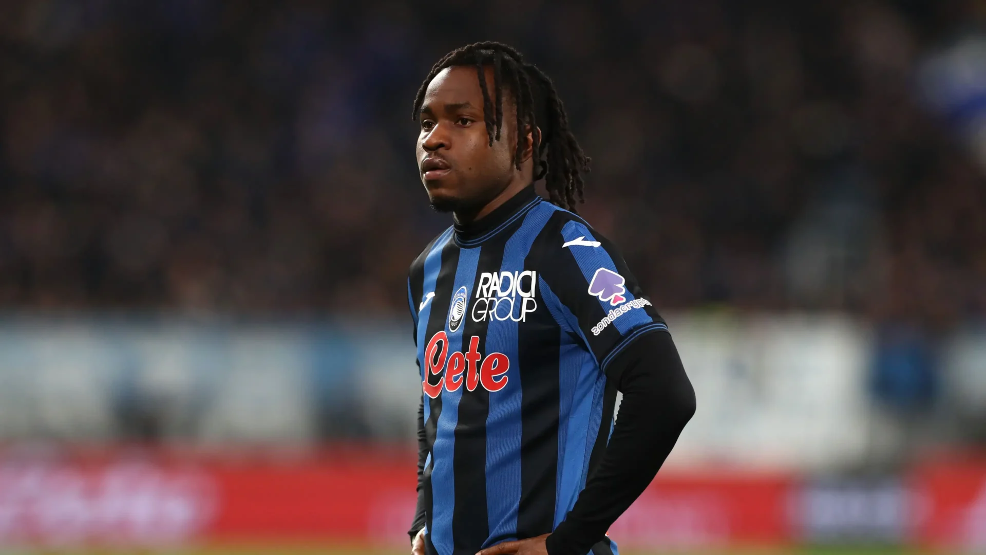 Lookman con la maglia dell'Atalanta