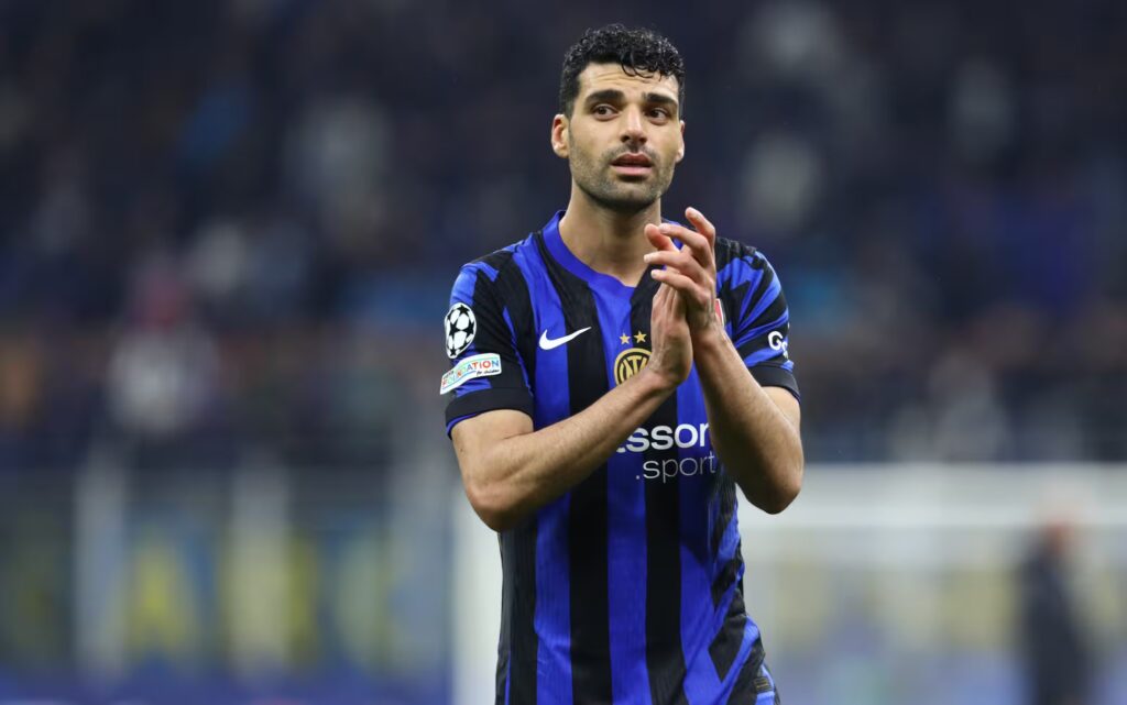Mehdi Taremi con la maglia dell'Inter