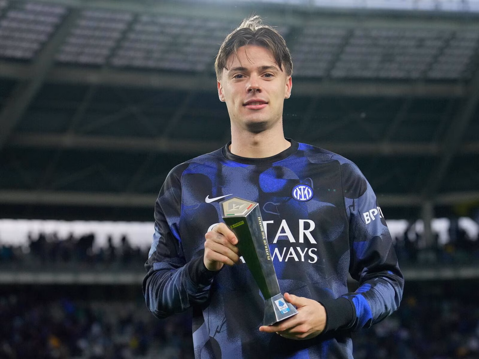 Nicola Zalewski con la maglia dell'Inter