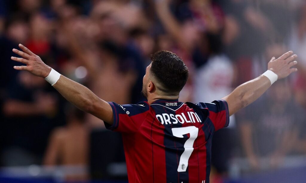 Orsolini con la maglia del Bologna