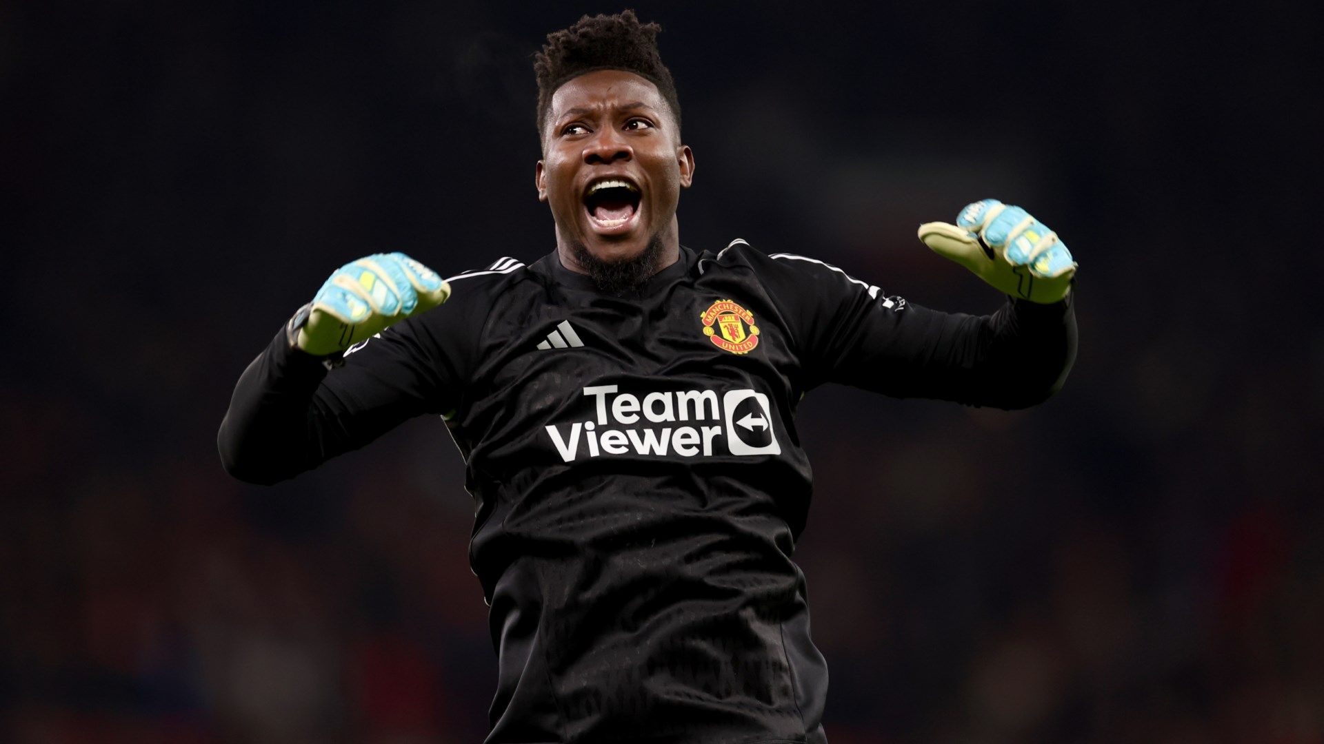 Onana esulta con la maglia del Manchester United