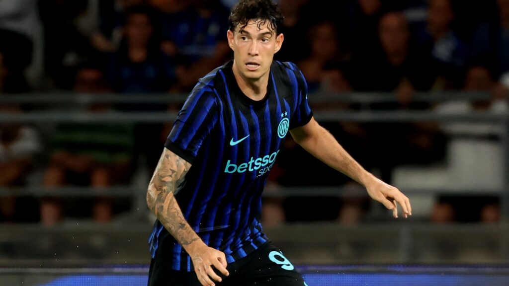 Bastoni con la maglia dell'Inter