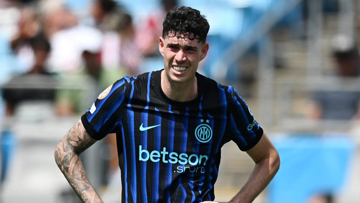 Bastoni con la maglia dell'Inter
