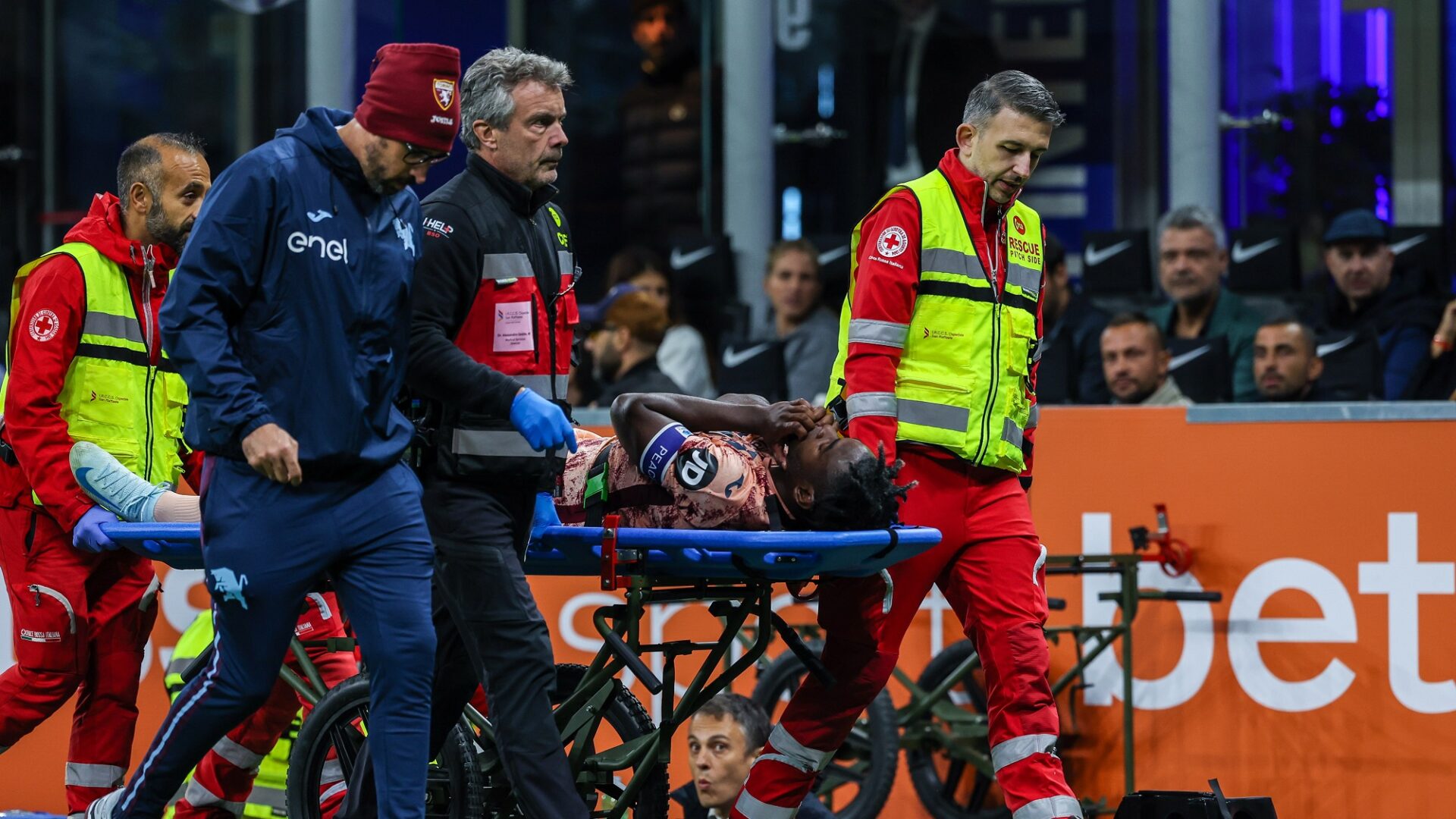 Zapata esce infortunato durante Inter-Torino