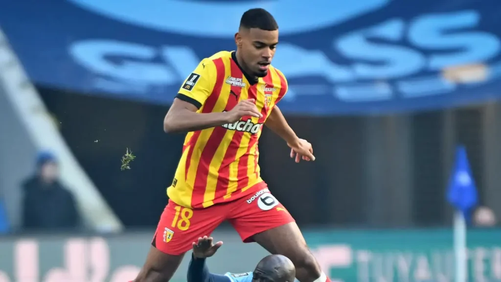 Diouf con la maglia del Lens