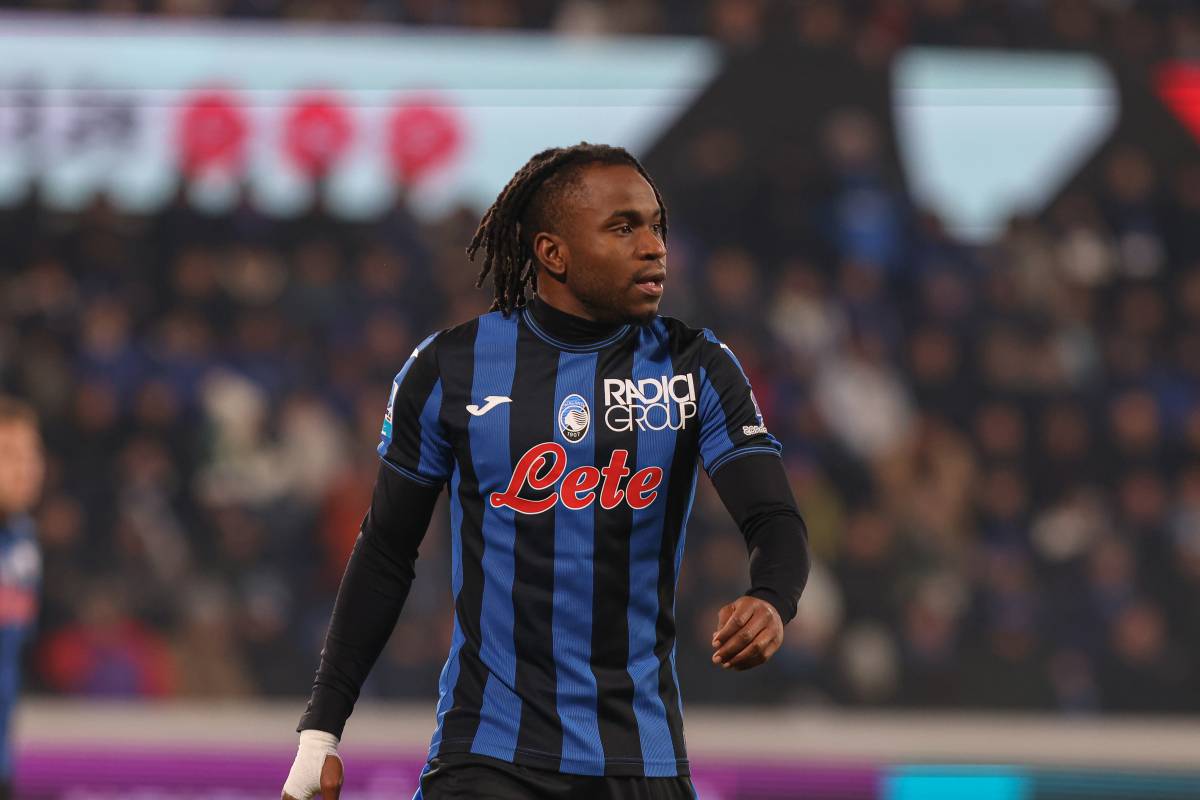 Lookman con la maglia dell'Atalanta