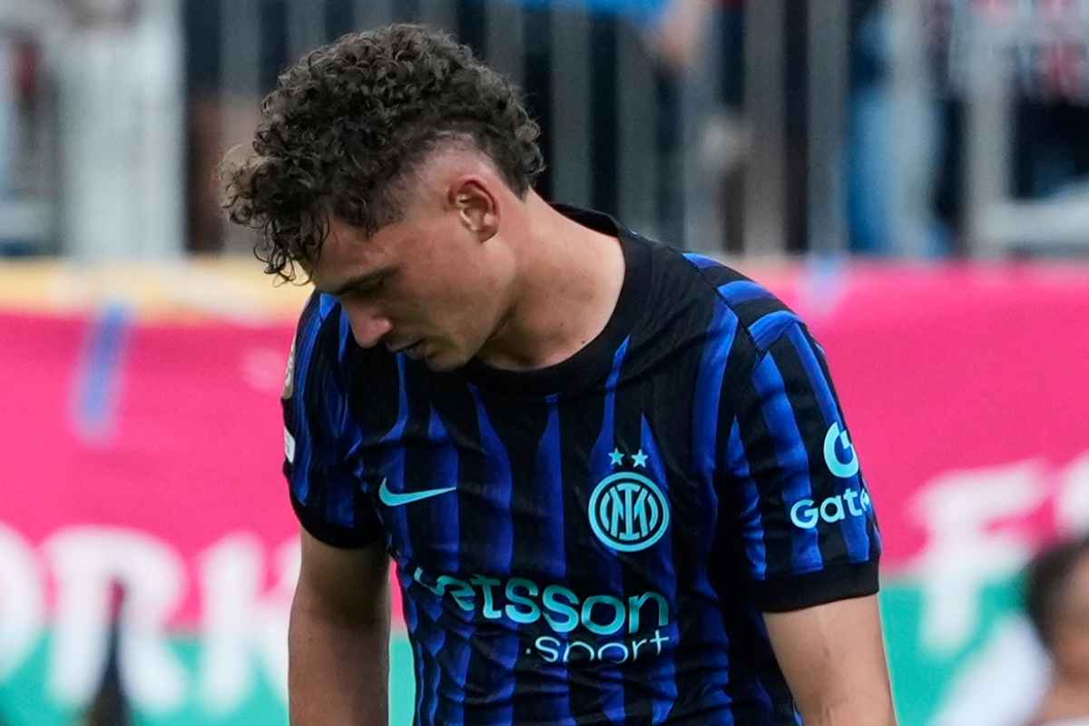 Sebastiano Esposito con la maglia dell'Inter