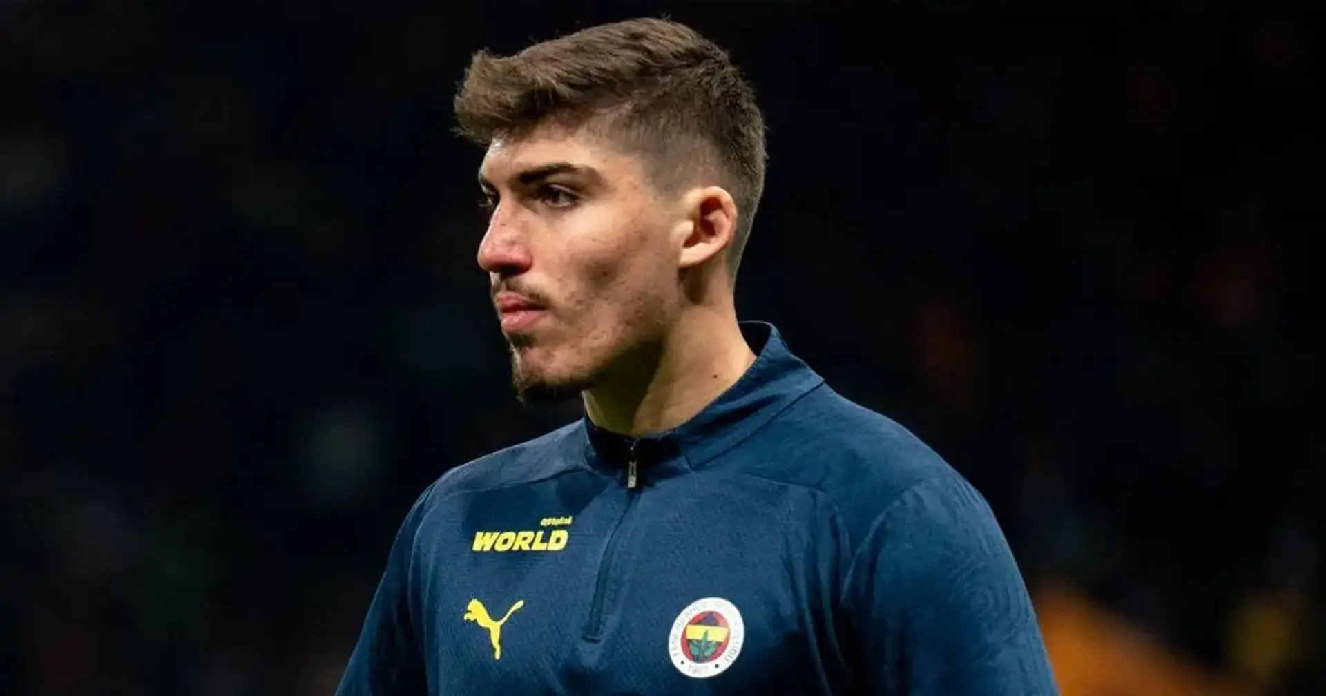 Yusuf Akcicek con la maglia del Fenerbahce