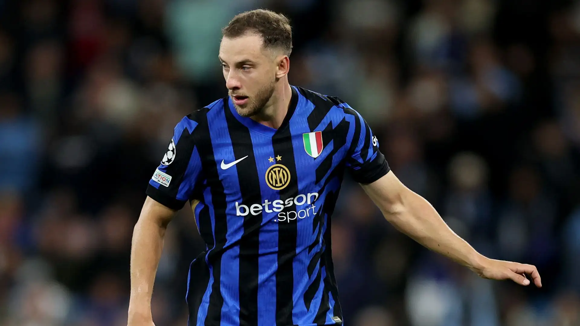 Carlos Augusto con la maglia dell'Inter