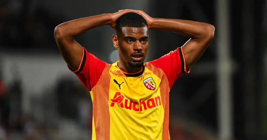 Andy Diouf con la maglia del Lens