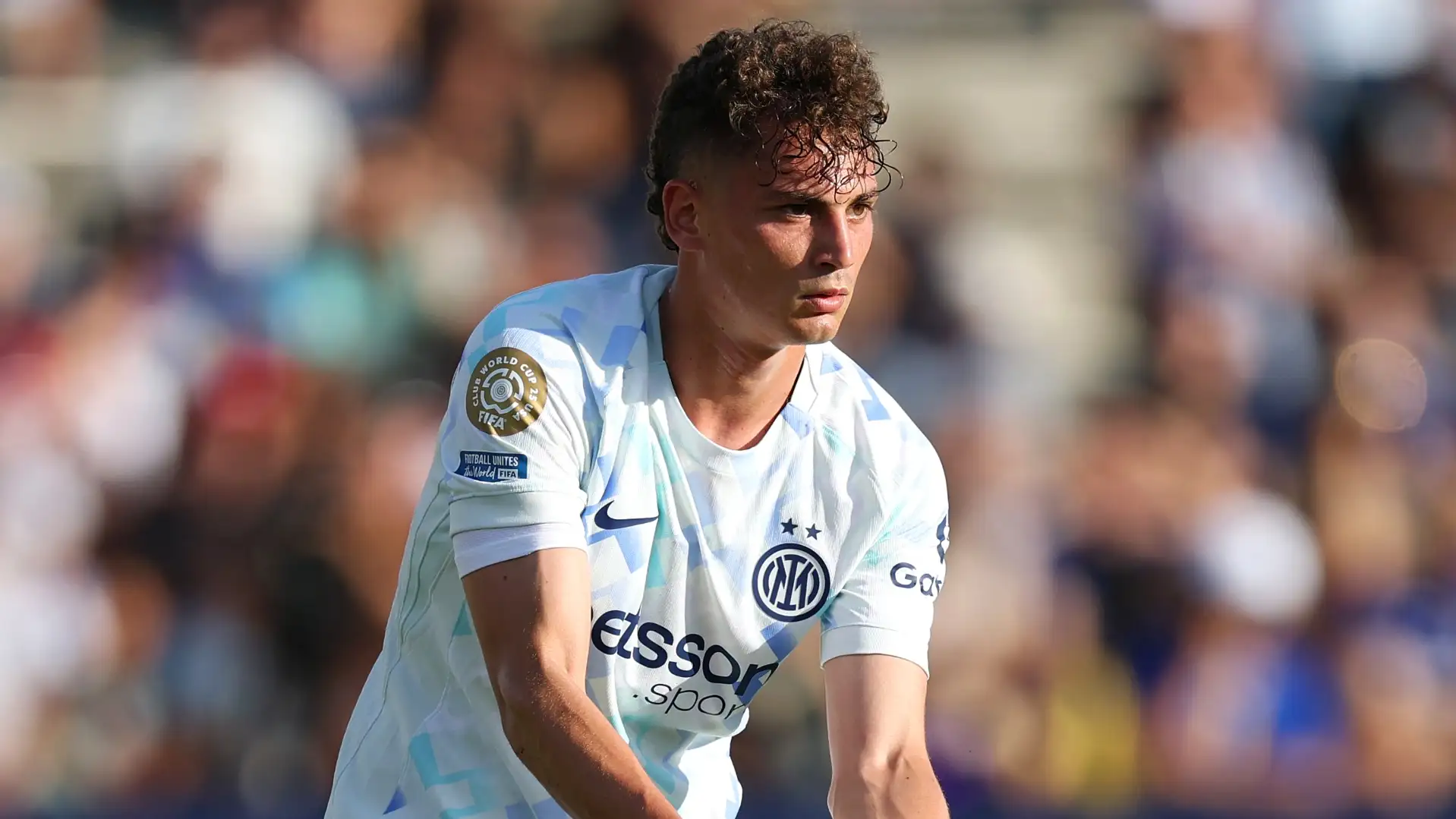 Sebastiano Esposito con la maglia dell'Inter