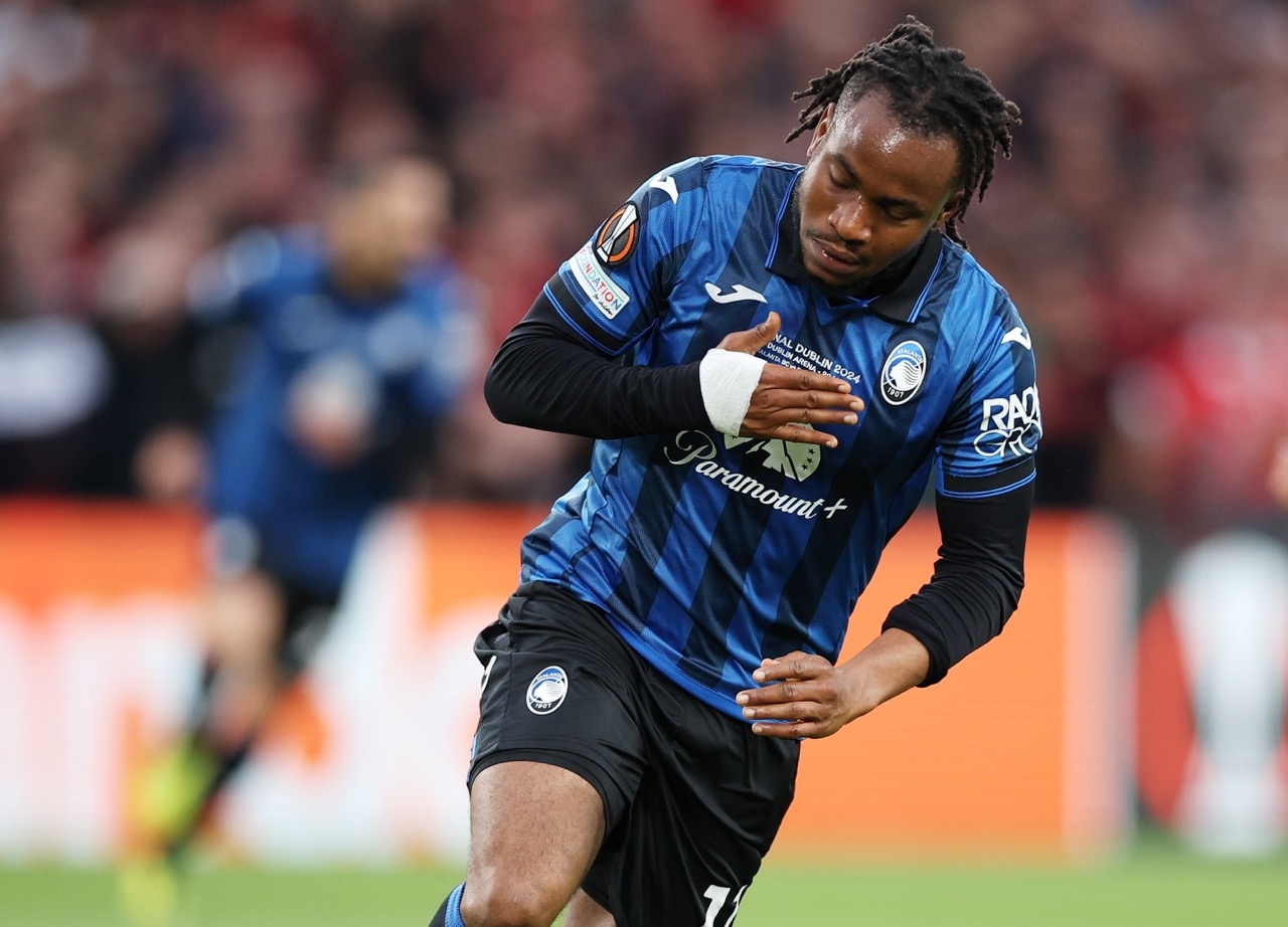 Lookman con la maglia dell'Atalanta