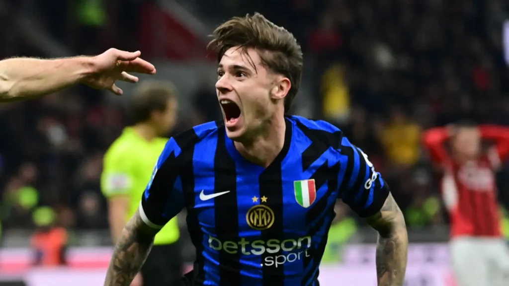 Nicola Zalewski con la maglia dell'Inter