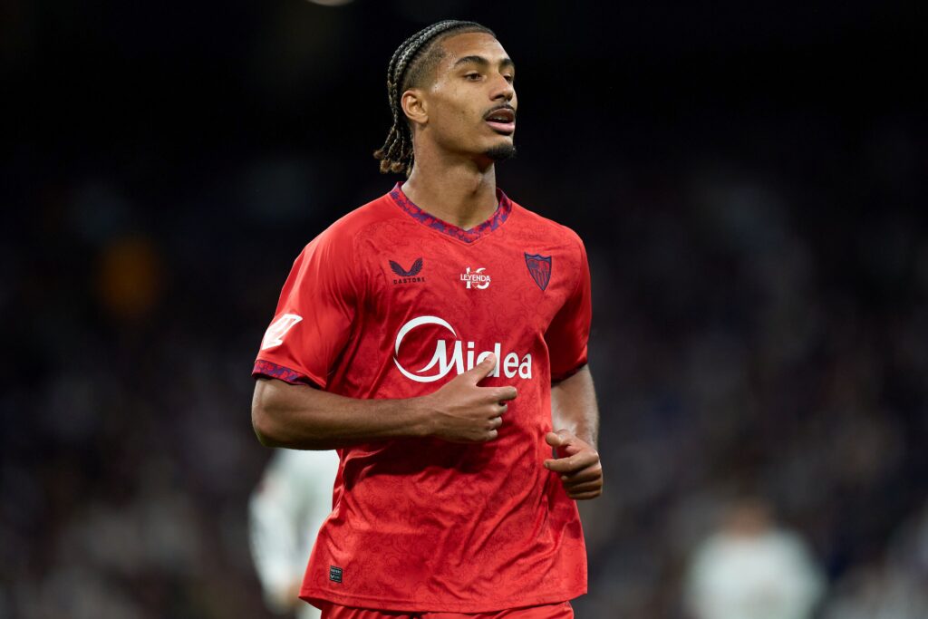 Badé con la maglia del Siviglia