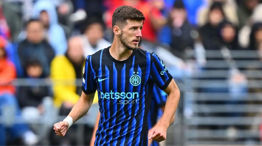 Petar Sucic con la maglia dell'Inter
