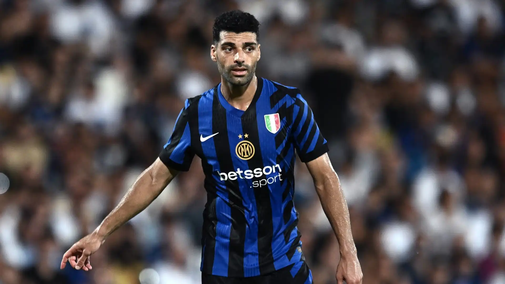 Mehdi Taremi con la maglia dell'Inter
