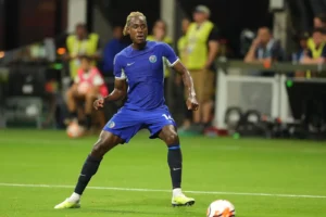 Chalobah con la maglia del Chelsea