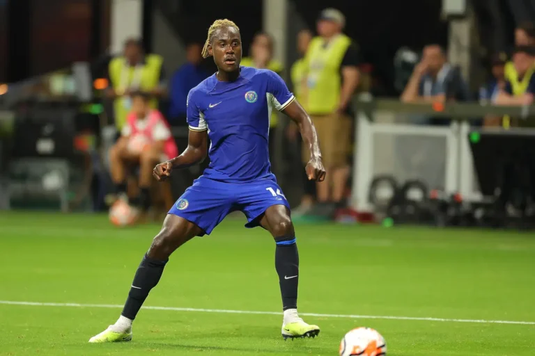 Chalobah con la maglia del Chelsea