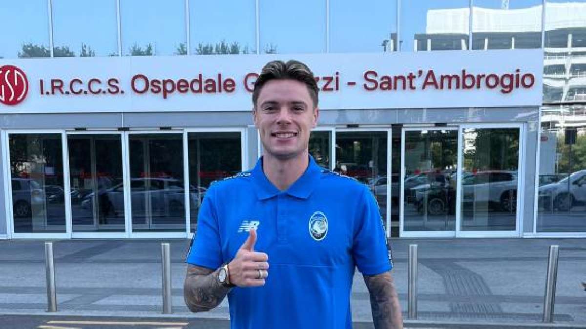 Zalewski con la maglia dell'Atalanta
