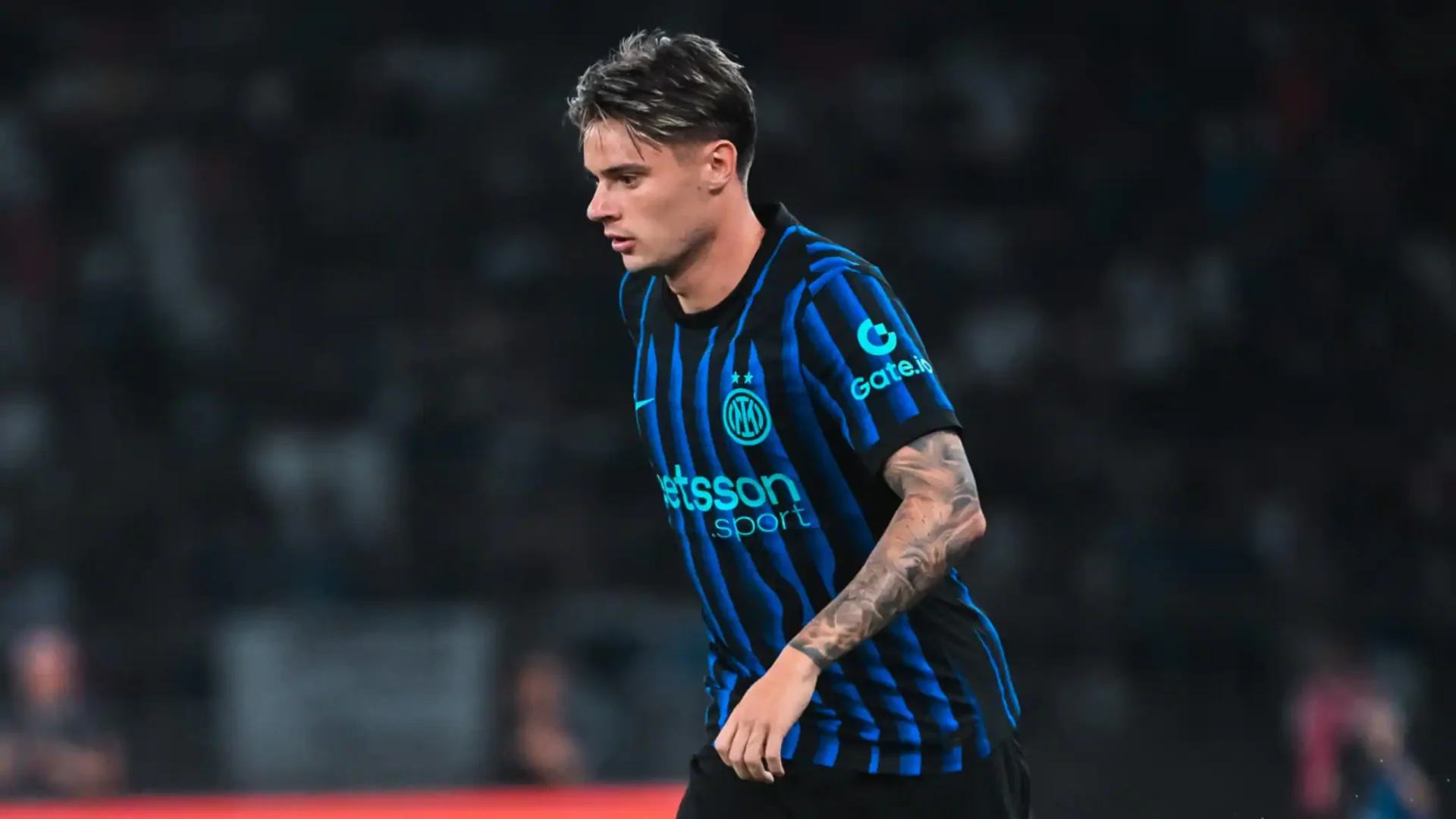 Nicola Zalewski con la maglia dell'Inter
