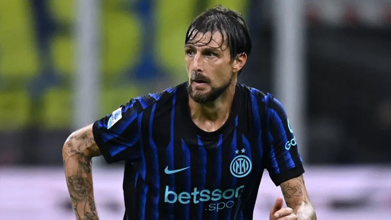 Acerbi con la maglia dell'Inter