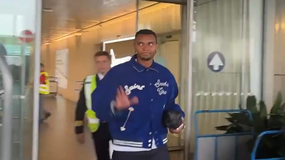 Akanji Inter, il difensore è atterrato a Linate: visite e firma attese a ore