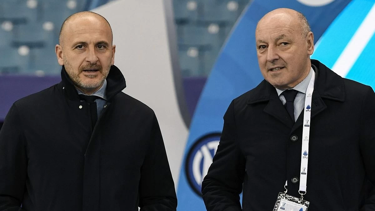 Inter, il déjà vu che fa male: dopo il crollo con la Juve, la dirigenza blinda Chivu e richiama i giocatori Inter, il déjà vu che fa male: dopo il crollo con la Juve, la dirigenza blinda Chivu e richiama i giocatori