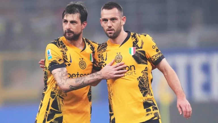 Acerbi e de Vrij con la maglia dell'Inter