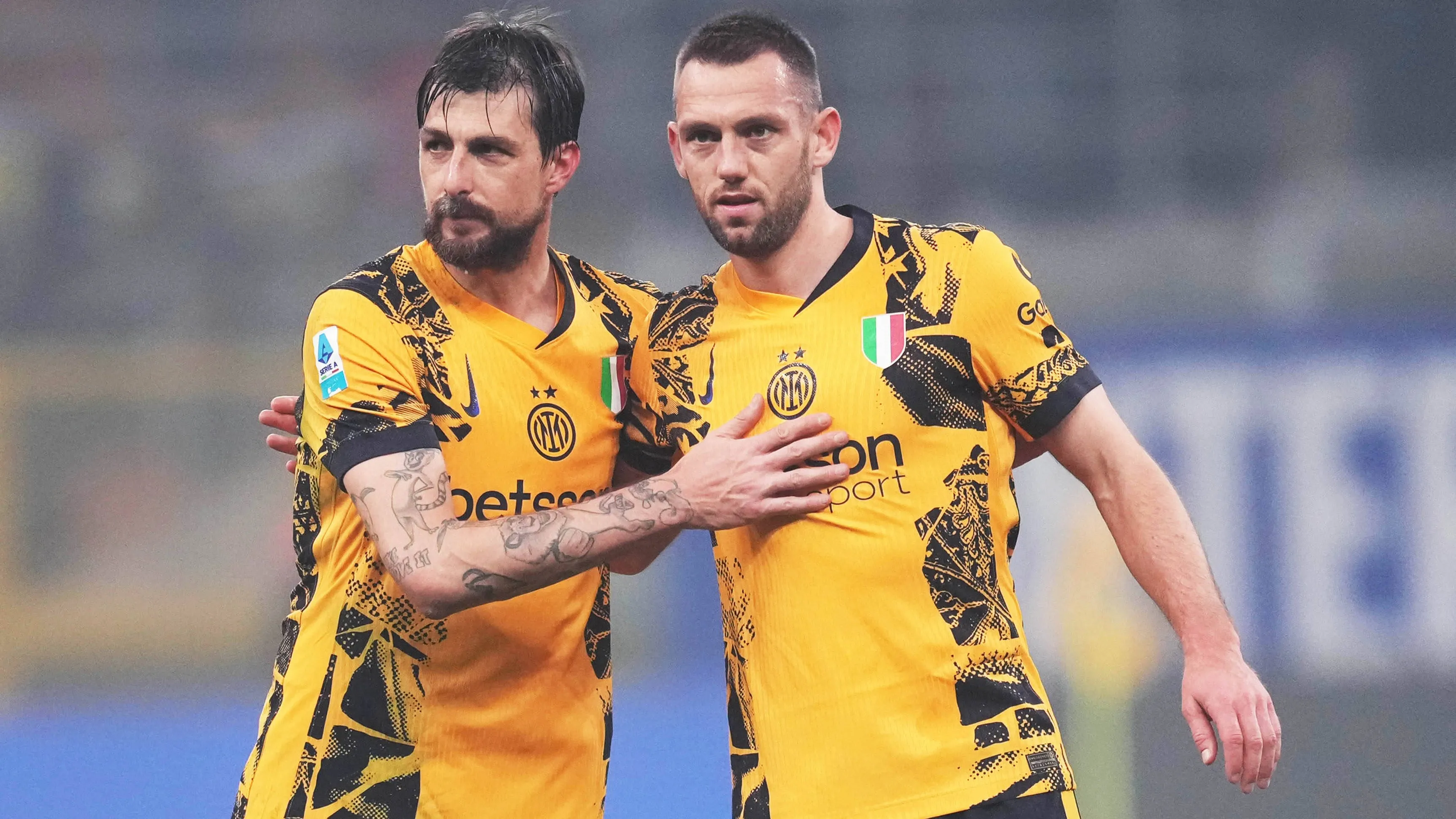 Acerbi e de Vrij con la maglia dell'Inter