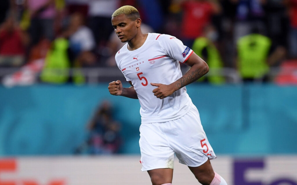 Akanji con la maglia della nazionale svizzera