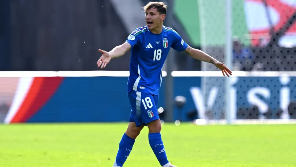 Barella con la maglia della nazionale italiana