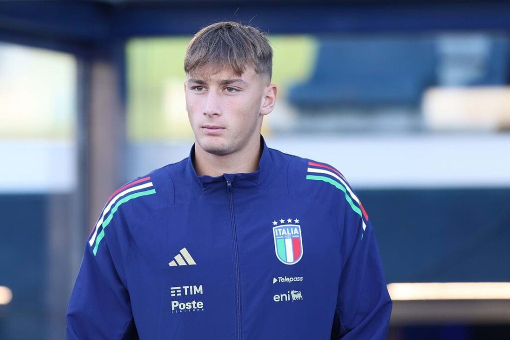 Pio Esposito con la tuta dell'Italia