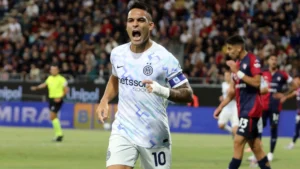 Lautaro esulta dopo il gol contro il Cagliari