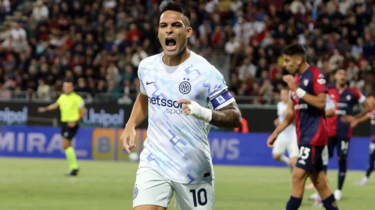 Lautaro esulta dopo il gol contro il Cagliari