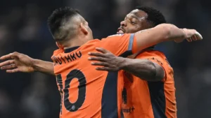 Lautaro e Dumfries con la maglia dell'Inter