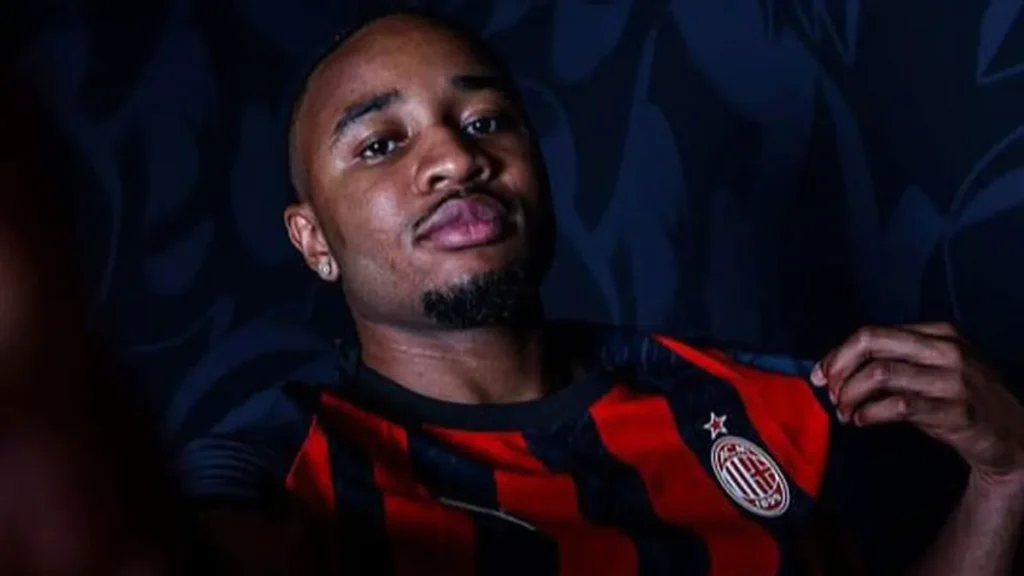 Nkunku con la maglia del Milan